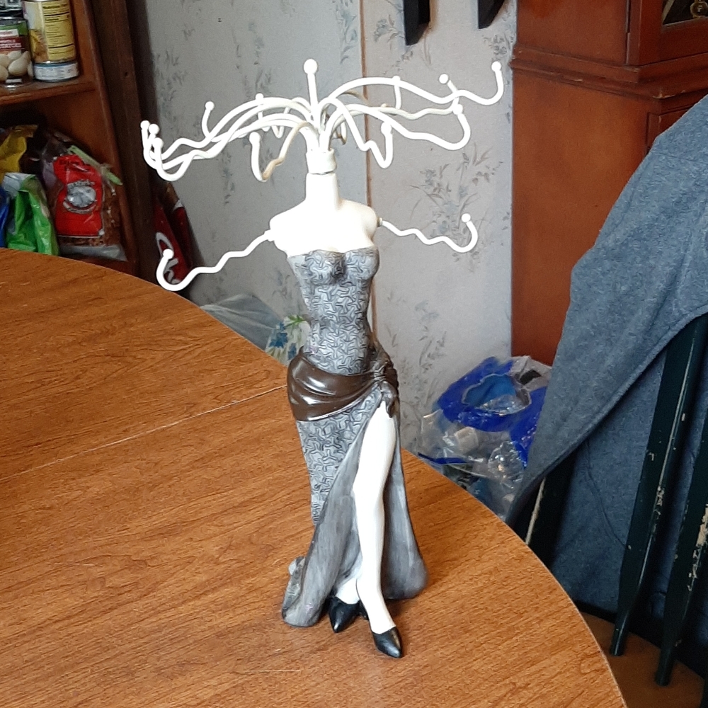 Necklace hanger girl